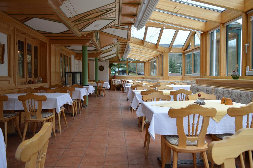 Gasthof Schoenblick Russbach am Pass Gschütt Exterior foto