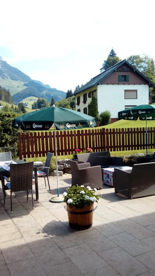 Gasthof Schoenblick Russbach am Pass Gschütt Exterior foto